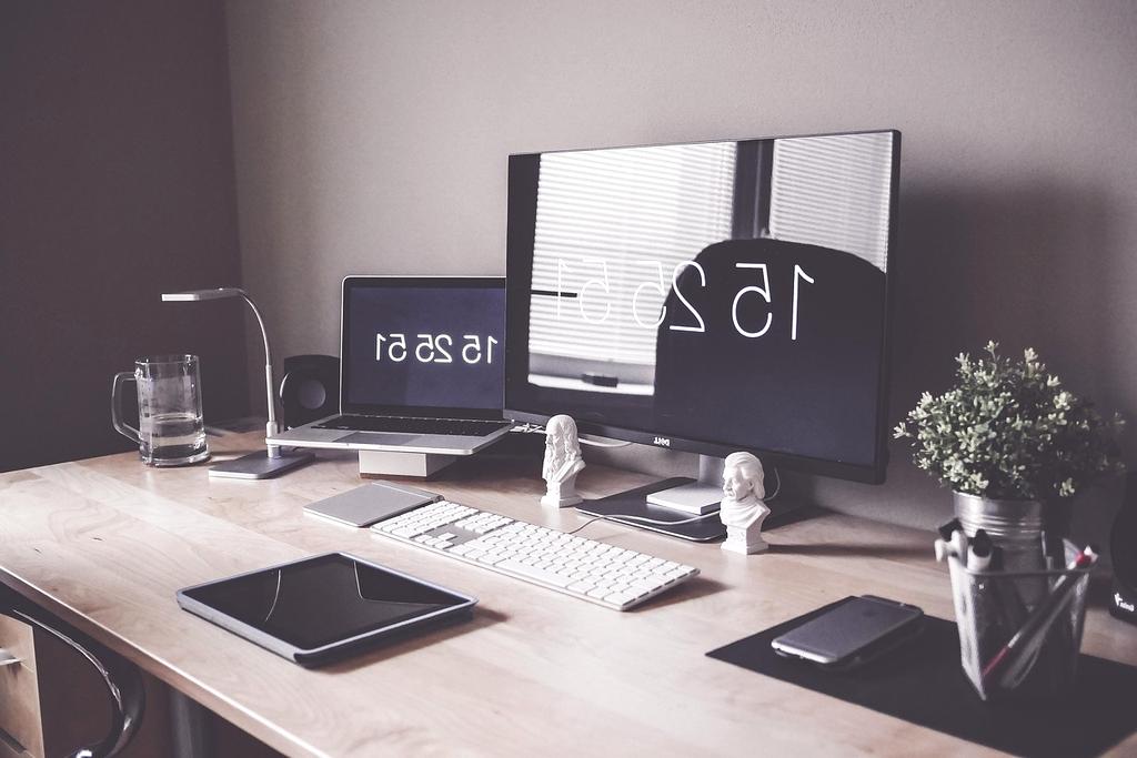 4K ultra HD resolution monitor with vivid colors